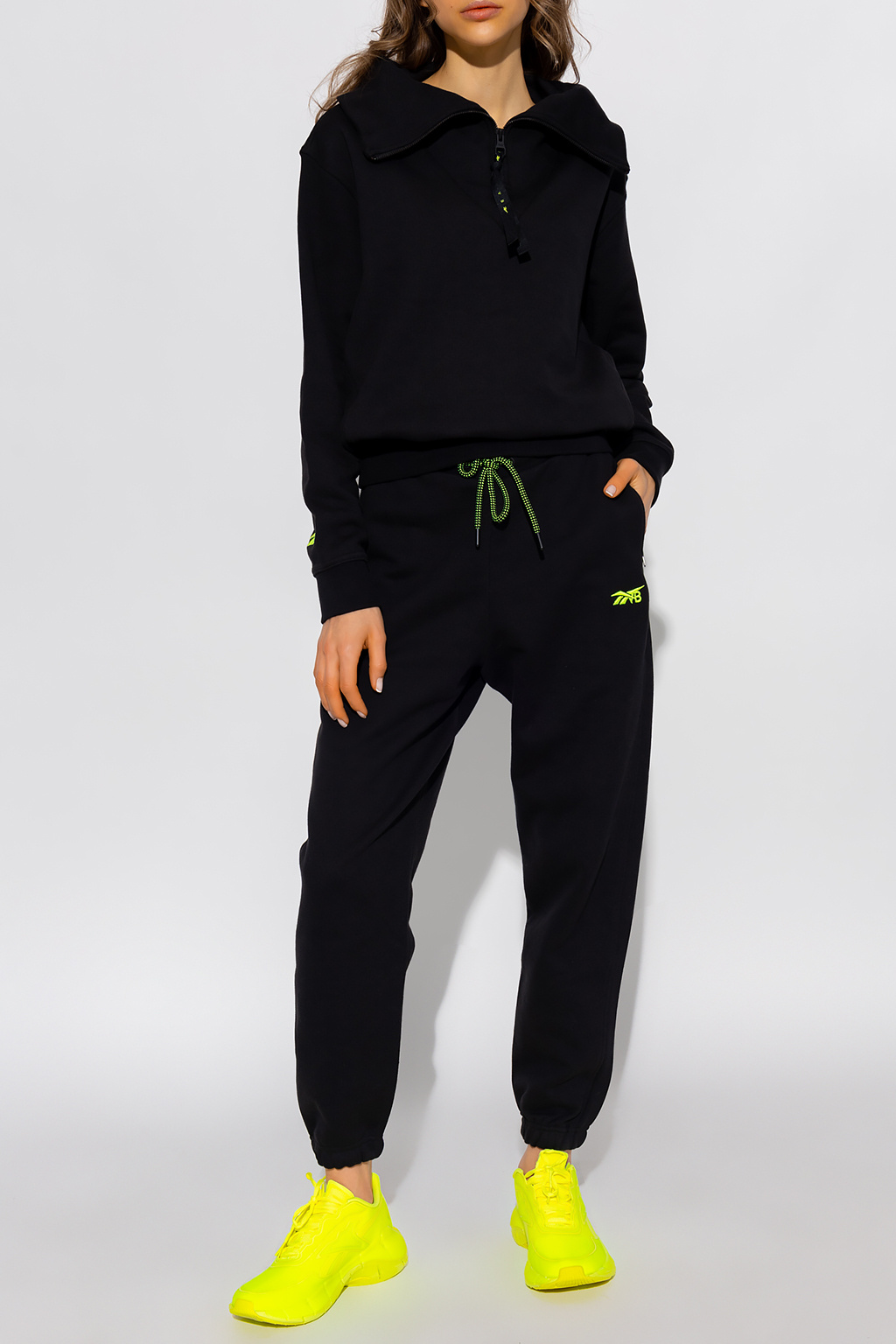 Sweatpants with logo Reebok x Victoria Beckham - Reebok opened up their  first pop-up store in New York City called - SchaferandweinerShops KR